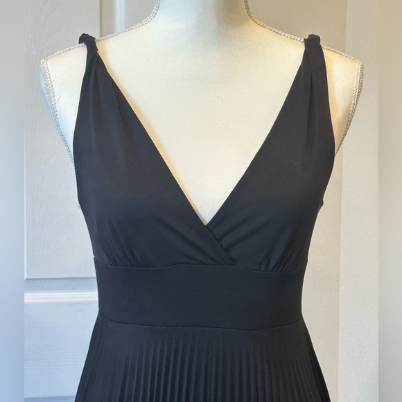 Soprano Black Pleated Midi Dress Deep V-Neck Fit and Flare Size Medium - Picture 4 of 11